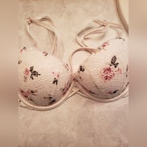 Pretty, like new lace and floral, push up under wire bra.